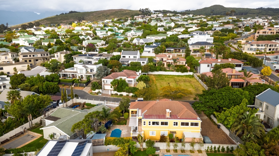 6 Bedroom Property for Sale in Olive Grove Western Cape